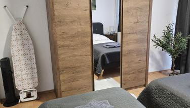 Large Central Apartment - MODERN & Fully Equipped - near fair - Foto 5