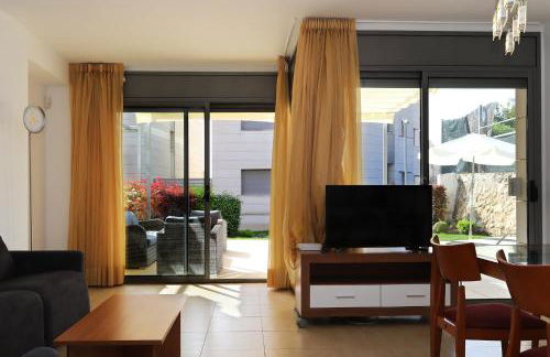 AT014 A pocos metros de la playa, equipamiento completo, piscina comunitaria - Foto 11