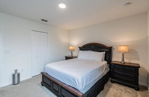 4BR Bella Vida Lakeview Pool Townhome - Photo 26