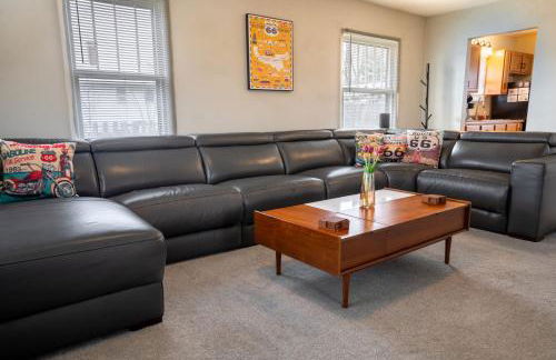 Historic Route-66 Bungalow - Photo 21