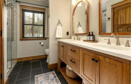 Chic Modern Cabin with Jacuzzi Ideal for Couples in Carbondale, Illinois - Foto 28