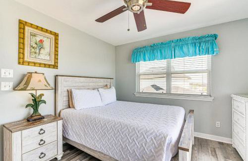 Walk to Beach Home with 2 Decks in Galveston! - Foto 19