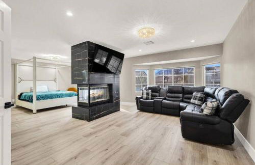 Luxe 5BR Home with Pool BBQNear Strip - Foto 2