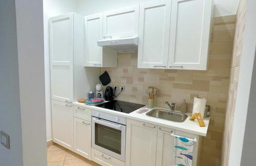 LIGEA APARTMENT - Bright Mediterranean Home with Bali-Inspired Touches - Central Anzio near Sea, Train and Bus Station - Foto 15