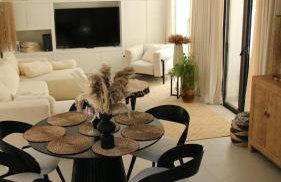 Marbella Bliss - Serenity 4-Bedroom VILLA with Exclisive HEATED Private POOL & Jacuzzi, Tropical Garden, Marbesa - Steps from the Cabopino Beach - Photo 12