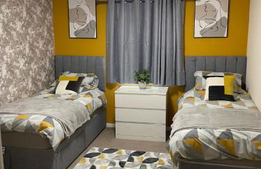 Spacious two bedroom flat, entire property - Photo 3