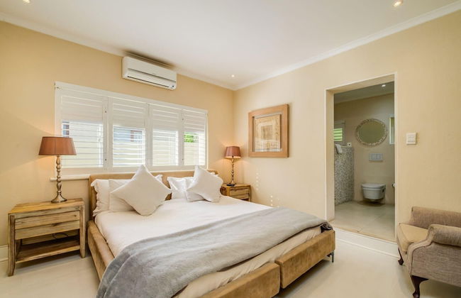 Beach-style Camps Bay Home w Pool Garden Barbados - Photo 31