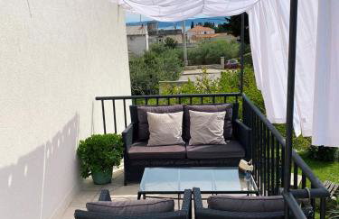 Jolie Ann Marie apartment - Photo 5