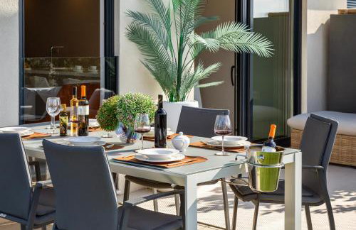 New LUXURY apartment with sea view and PRIVATE heated pool, 50m from the beach - Foto 41