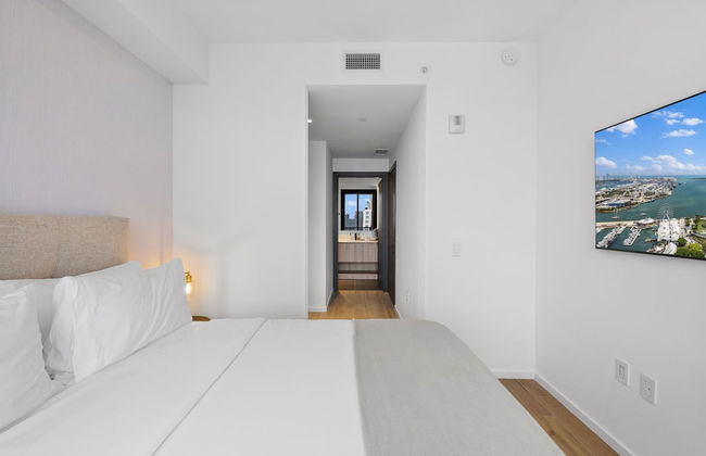 Luxurious Condo Downtown Miami Heart - Photo 10