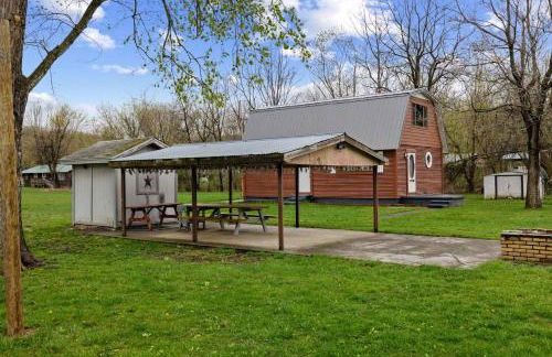 Riverfront Cabin Wood Stove Fire Pit & Grill - Foto 5