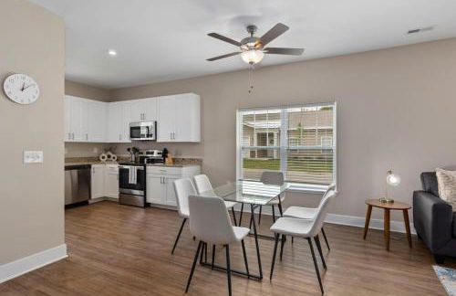 Modern 2BR 2BA New Build Condo with Garage & Patio - Foto 21