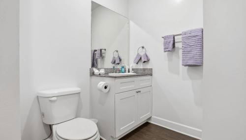 Relax and Explore Poolside Stay Near Local Spots - Foto 5