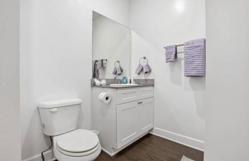 Relax and Explore Poolside Stay Near Local Spots - Foto 5