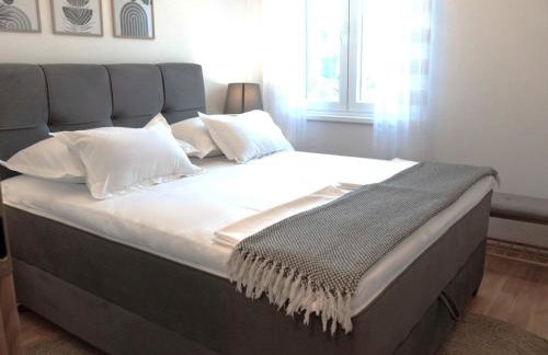 Villa Bacio with heated pool, starlink internet - Foto 24