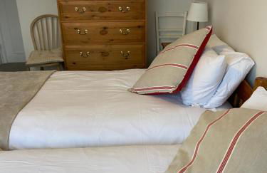 Trafalgar, lovely ground floor flat with outside patio garden, minutes walk to seafront - Photo 3