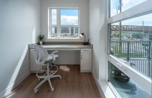 Dwntn Lux Townhome - Best Amenities- 3BD, 4BA - Photo 22