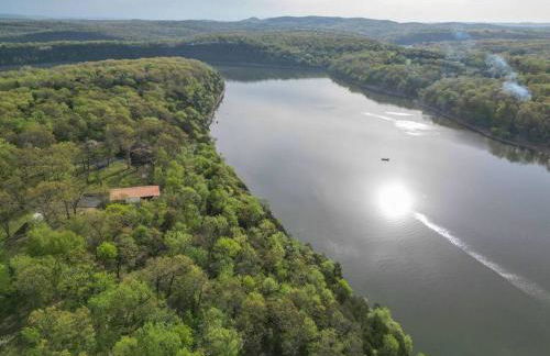 Table Rock Lakefront on 2 Acres with firepit - Foto 35