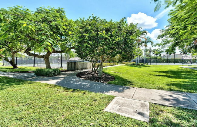 Le Monaco - Romantic 1 BR Condo Steps from 5th Ave S. Chic Coastal Retreat with King Bed and Beach Access. Perfect Location for Couples Near Dining, Shopping, and Naples Beach - Foto 17