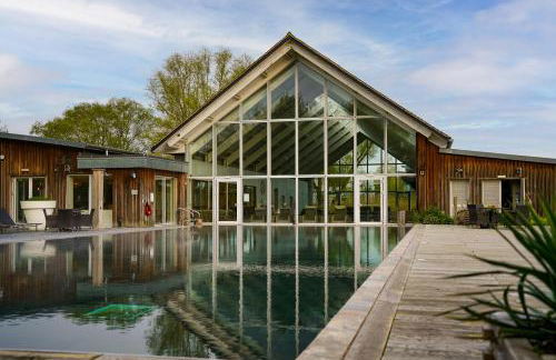 NEW Squirrels Leap Lake Views with Spa Access - Foto 23