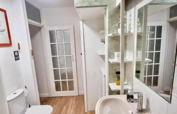 Friendly family apartment comfort sleep 6 close to tube bus airport - Foto 33