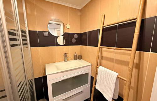 Riverfront House with Private Deck & Nature Views - Foto 14