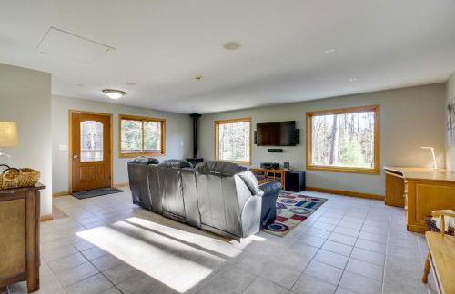 Peaceful Hibbing Getaway Heated Floors, Fire Pit! - Foto 10