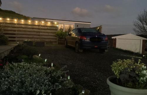 Adorable private couples retreat with hot tub - Photo 34