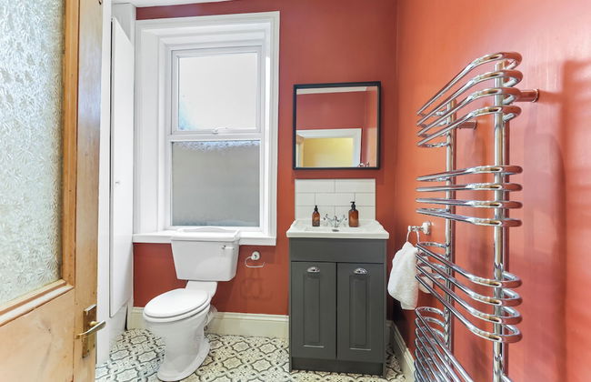 St Georges Apartment- North East Escapes - Photo 32