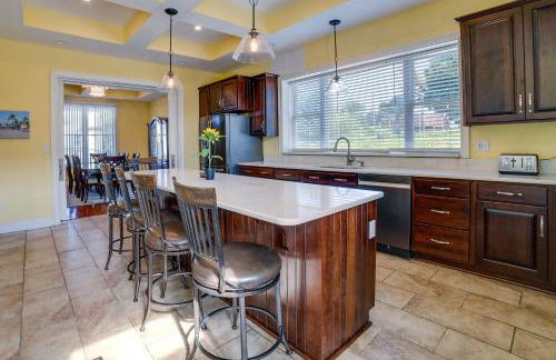 Inviting Connellsville Getaway with Deck! - Foto 8