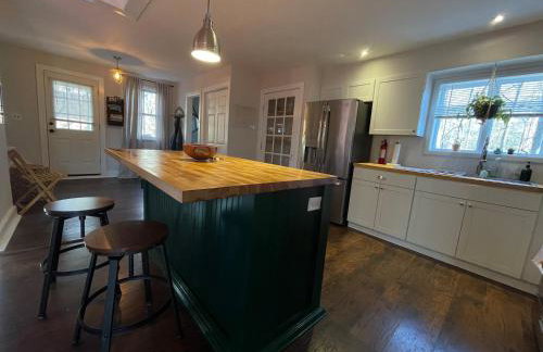 Dual-Home Berkshire Retreat Sleeps 16 - Foto 24