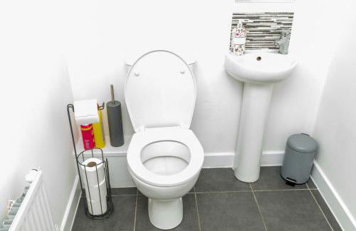 Manchester Cityside Deluxe Stay - 3 Bedroom House Great for Family with Free Parking & Garden - Foto 23