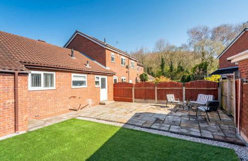 14 Acomb Wood Drive Peaceful 2-Bed Home in York with Free Parking - Pass the Keys - Photo 25