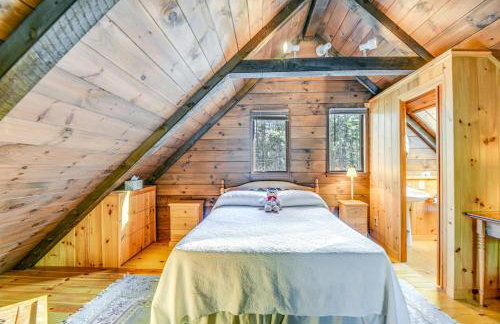 Charming Tamworth Cabin with Grill and Fireplace - Foto 22