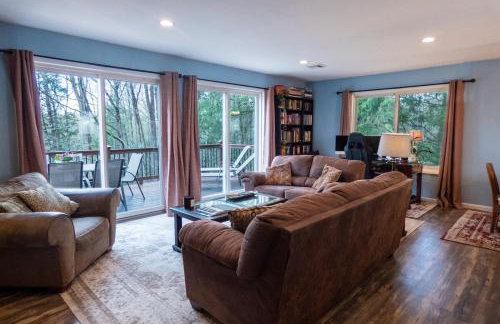 Spacious Catskills Home with Covered Hot Tub - Foto 42
