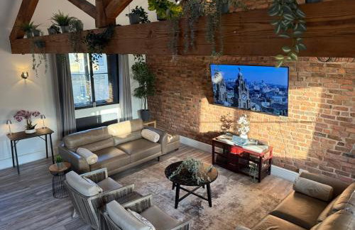 Stylish city centre Penthouse - Photo 1