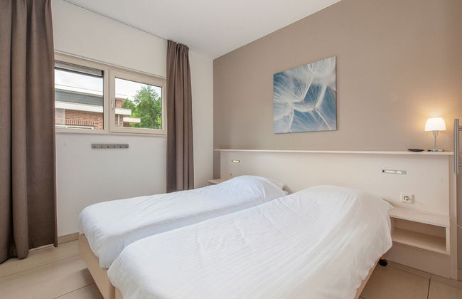 Modern Bungalow With Washer - Photo 5