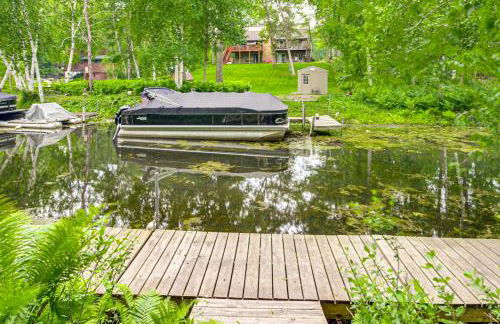 Canal Across Street Family Cabin in Breezy Point! - Foto 2