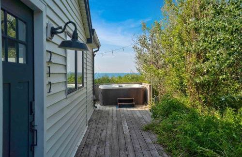 Chic Beach House: Waterfront, Vineyards, Hot Tub - Foto 13