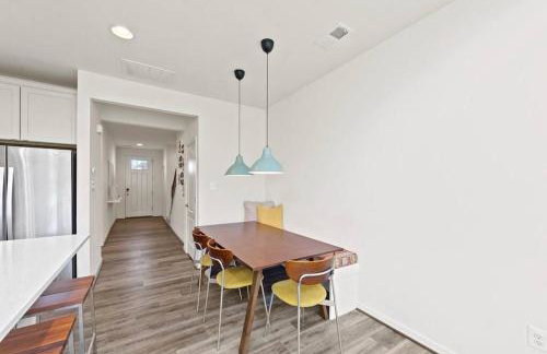 Modern Townhouse with Pool Gym & Tennis Near Beach - Foto 8