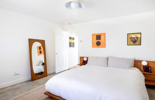 Casa Rocosa I Midcentury Home on 5 Private Acres Near Park - Foto 27