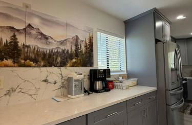 Newly Renovated Lakefront with Dock - Foto 17