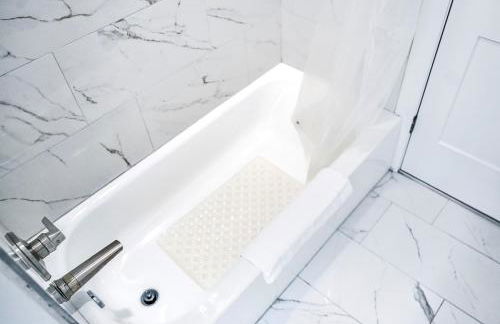 Less than 1mi to Little Caesars Arena, 2BR with Free Parking - Foto 18