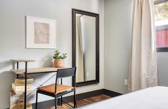 Quiet River Bend Cabin by Avantstay 35 Mins to Mt Bachelor 10 Mins to Town Centre Hot Tub! - Foto 16