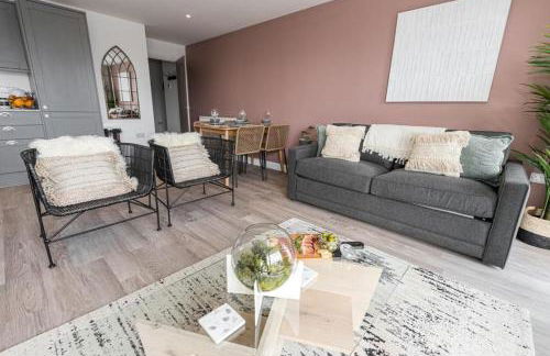 LOOKOUT by BOURNECOAST - A Stylish Flat with a Balcony, SEA GLIMPSES and Parking- Just a 10 Minute Walk to the Sandy Beaches - FM8405 - Photo 11