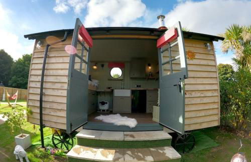 Romantic Retreat - Luxury Shepherds Hut + Hot Tub! - Foto 35