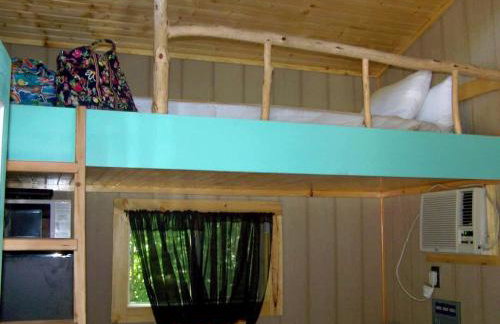 Cozy Backstage Tiny House Near Old Hickory Lake – Pet-Friendly, Private Deck, Breakfast Included - Photo 4
