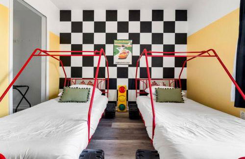 Disney World Cinderella Castle Lazy River Pool & Game Room - Foto 2