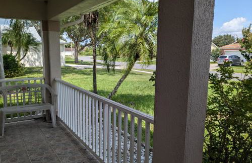 Large lakeside 5 bed villa with private pool - Foto 4