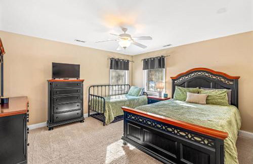 Spacious Family Retreat-Hot tub & Game Room - Foto 34